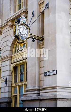 Die Stadt London Shop vor Haines & Brunner Wahrzeichen von Threadneedle Street gegenüber der Bank von England verzierte Uhr Stockfoto