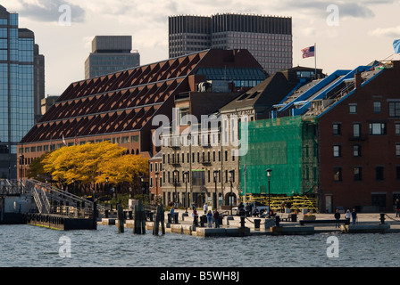 Long Wharf auf Boston Waterfront, betrachtet aus Boston Harbor, USA Stockfoto