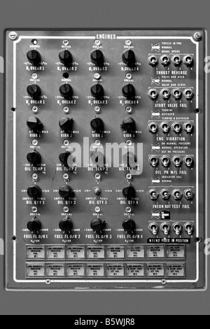 Instrumententafel in einem alten Flugzeug-cockpit Stockfoto