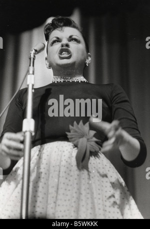 JUDY GARLAND US-Schauspielerin und Sängerin über 1963 Stockfoto