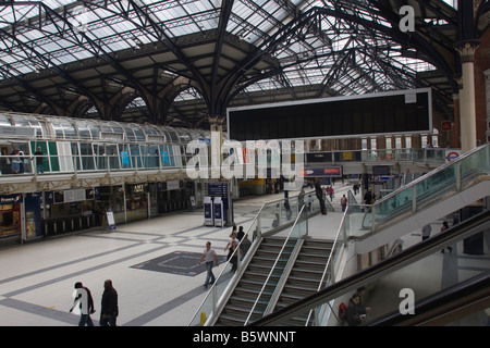 London Liverpool Street Station geschlossen für Maschinenfabrik Stockfoto