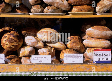Bäckerei in New York City. Brot zum Verkauf am Union Square auf dem Lebensmittelmarkt USA Stockfoto