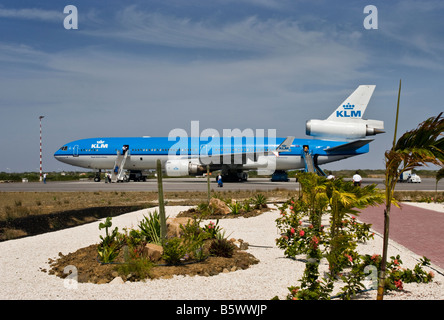 KLM McDonnell Douglas MD-11 Flugzeuge auf der Piste in Flamingo Airport, Bonaire, Niederländische Antillen Stockfoto