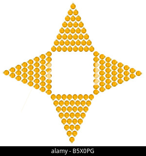 goldene Farbe Sterne gemacht mit Weihnachtskugeln auf weißem Hintergrund Stockfoto