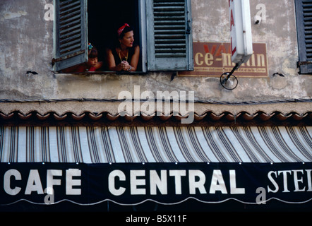 Fenster über das Cafe Central in Quinson auf die Gorges Du Verdon Provence Frankreich Stockfoto