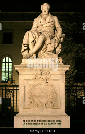 Statue von Alexander von Humboldt (1769-1859) außerhalb der Humboldt-Universität in Berlin, Deutschland Stockfoto