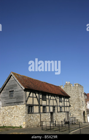 Stadt von Southampton, England. Das 15. Jahrhundert Fachwerk Tudor Händler Halle bei Westgate Street. Stockfoto