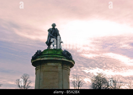 Statue von William Shakespeare hinter Stratford-upon-Avon Warwickshire England England Europa Stockfoto