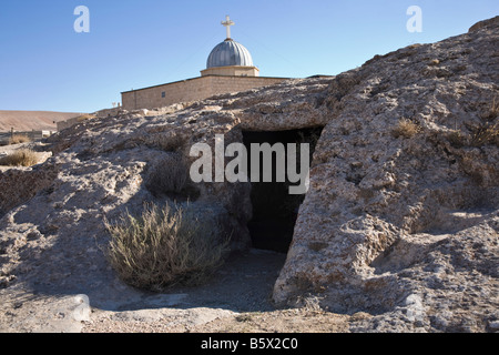 Kirche von Saint Serge und Saint Bacchus mit Höhle in fo wohnt. "Ayn an Tīnah, Maalula, Rif-Damaskus, Syrien. Stockfoto