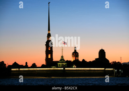 Peter-Pauls-Festung während der weißen Nächte in St. Petersburg, Russland Stockfoto