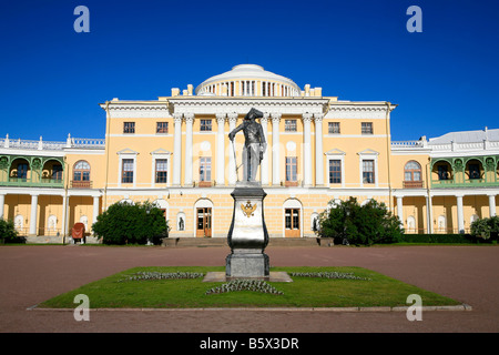 Der Palast aus dem 18. Jahrhundert des russischen Zaren Paul I. in Pawlowsk in der Nähe von St. Petersburg, Russland Stockfoto