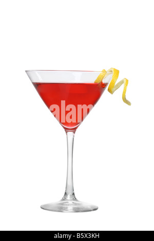 Cosmopolitan Cocktail mit Lemon Twist Ausschnitt isoliert auf weißem Hintergrund Stockfoto