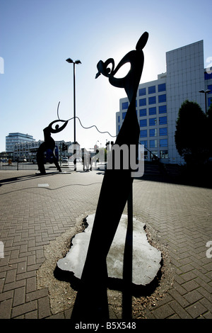 Stadt von Southampton, England. Teil von "Die Kunst im öffentlichen Orten Schema" Danny Lane Skulptur "The Kind of Family". Stockfoto