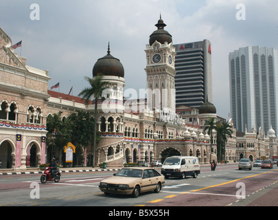 Verkehr auf der Jalan Raja Laut Sultan Abdul Samad Gebäude Kuala Lumpur Malaysia April 2008 Stockfoto