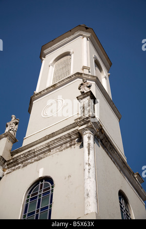 Der Turm der Kirche Milagres in Mangalore, Indien. Die Kirche ist eines der frühesten christlichen Gebäude in Indien. Stockfoto