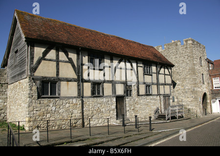 Stadt von Southampton, England. Das 15. Jahrhundert Fachwerk Tudor Händler Halle bei Westgate Street. Stockfoto