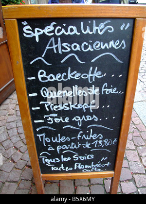 Elsässisches Restaurant Tafel Specilaties Menü - Elsass - Frankreich Stockfoto