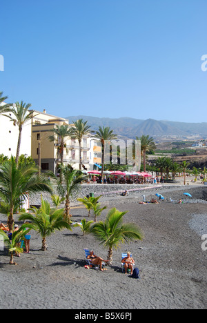 Vulkanische Strand und Promenade, Playa de San Juan, Teneriffa, Kanarische Inseln, Spanien Stockfoto