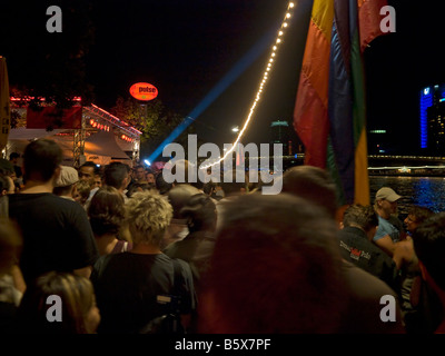 Festival der Flussufer in Mitternacht mit Massen von Menschen kriechen, am Fluss Main Frankfurt am Main Hessen Deutschland Stockfoto