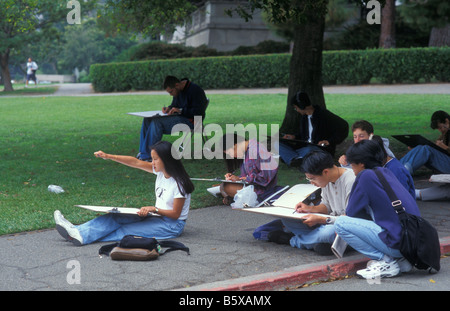 Schüler zeichnen an der Universität Berkeley in Kalifornien, USA Stockfoto