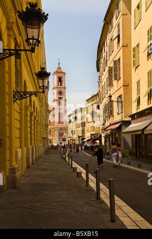 Die Altstadt von Nizza Cote D Azur Frankreich Clock Tower in legen Sie Vielle Ville du Palais Stockfoto