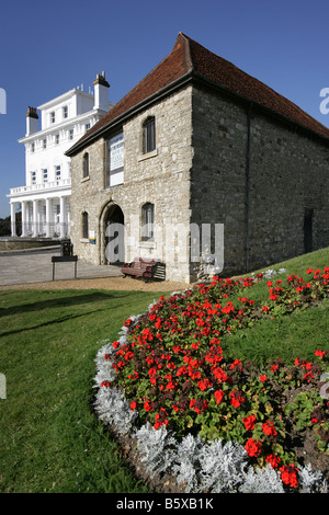 Stadt von Southampton, England. Die ehemalige mittelalterliche Wolle Haus jetzt die Southampton Maritime Museum. Stockfoto