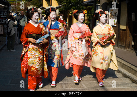 Maiko Lehrling Geisha Kimono KYOTO Japan bekleidet Stockfoto