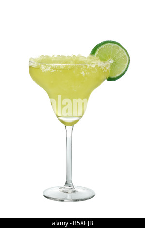 Margarita Getränk mit Kalk Slice Ausschnitt isoliert auf weißem Hintergrund Stockfoto