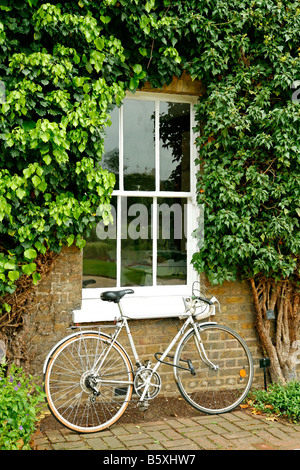 Fahrrad im Royal Botanic Gardens Kew Richmond London Stockfoto