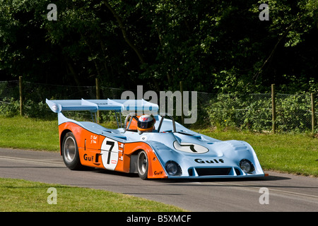 1973 Gulf Mirage-Cosworth GR7 angetrieben von Derek Bell beim Goodwood Festival of Speed, Sussex, UK. Stockfoto