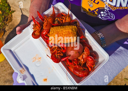 New Orleans traditionelle Langusten, mit Kartoffeln und Maiskolben. Stockfoto