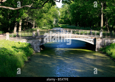 Brücke in den Gärten der Zarskoje Selo Palast (Catherine) in Puschkin, Russland Stockfoto