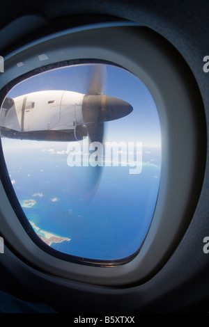 Blick vom Flugzeugfenster über Karibik Stockfoto
