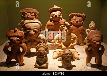 Präkolumbische Keramik Tonfiguren im Museo Nacional de Antropologia nationalen Museum für Anthropologie David J Guzman in San Salvador, El Salvador Stockfoto