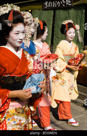 Maiko Lehrling Geisha Kimono KYOTO Japan bekleidet Stockfoto