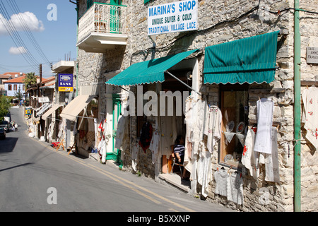 typische Straßenszene im Dorf Lefkara berühmt für Spitze und Silber-Kunsthandwerk-Zypern Stockfoto