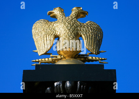 Doppeladler auf der Oberseite der Eingang im Alexander Garden in Moskau, Russland Stockfoto