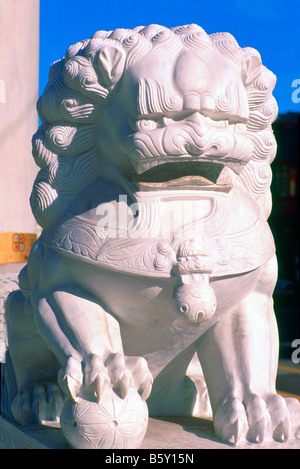 Chinesische Löwen Statue Skulptur in Chinatown "Millennium Gate", Vancouver, BC, Britisch-Kolumbien, Kanada Stockfoto