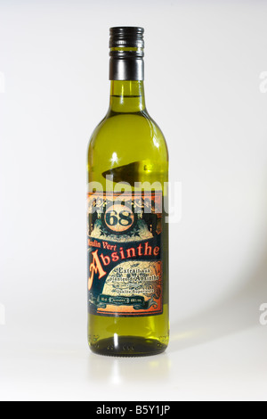 Flasche Moulin Vert Absinth Stockfoto