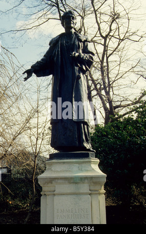 Bronzestatue von Emmeline Pankhurst, Victoria Tower Gardens, London SW1. Stockfoto