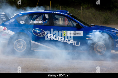 2008 Subaru Impreza WRC Prodrive mit Fahrer Petter Solberg beim Goodwood Festival of Speed, Sussex, UK. Stockfoto