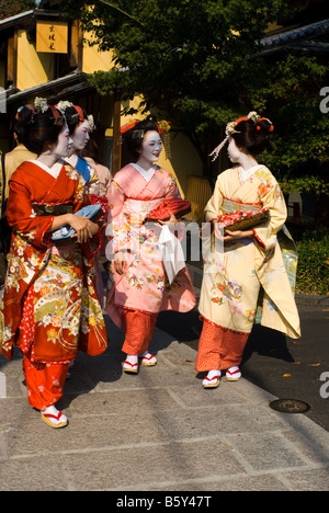 Maiko Lehrling Geisha Kimono KYOTO Japan bekleidet Stockfoto