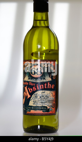 Flasche Moulin Vert Absinth Stockfoto