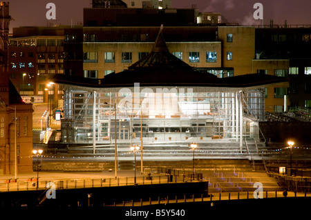 Waliser Versammlung Regierung Senedd Parlamentsgebäude Cardiff Bay beleuchtet in der Nacht, Wales UK Stockfoto