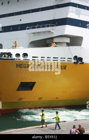 Mega Express vier, die Fähre von Corsica Andocken an den Hafen von Nizza, Côte d ' Azur, Südfrankreich Stockfoto