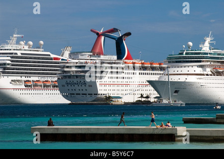 Schiffe, Hafen von Nassau, Nassau, Bahamas-Kreuzfahrt Stockfoto