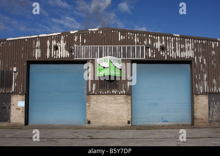 Gewerbliche Immobilien zu vermieten in einem Industriegebiet in Großbritannien. Stockfoto