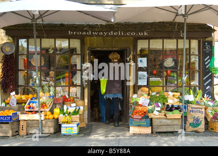 Lebensmittelgeschäft in Broadway, Worcestershire, England Stockfoto