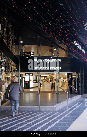 Christmas Lights & Einkaufen bei House of Fraser Kaufhaus Eingang Oxford Street Shopper am Eingang an Weihnachten West End London England Großbritannien Stockfoto