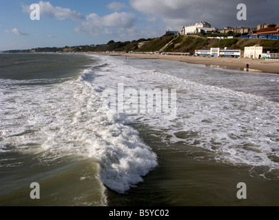 Wellen des Meeres Ufer am Weststrand, Bournemouth, Dorset, Großbritannien Stockfoto